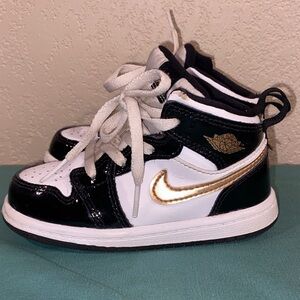 Nike Air Jordan Retro 1 Kids' Sneakers in Black, White, and Gold